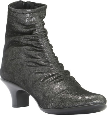 

SWANSIND BLACK BOOTS Boots For Women(Black