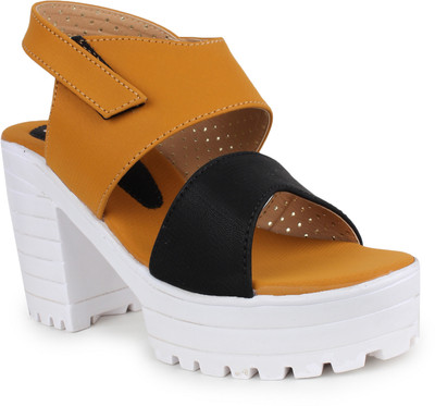 

Dicy Women Beige Wedges