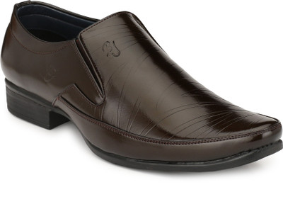 

BIG JUNIOR Brown Formal shoes Slip On For Men(Brown