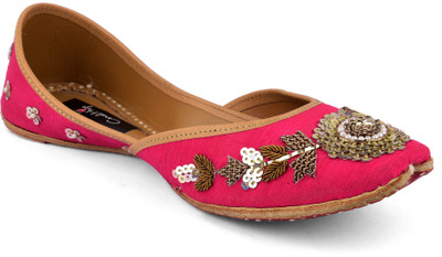 

Coral Haze Fuschia Pink Handcrafted Embroidered Punjabi Jutti Jutis For Women(Pink