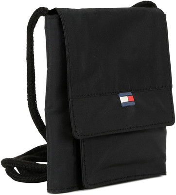 

Tommy Hilfiger Neck Pouch(Black)