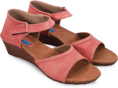 

Meriggiare Women Pink Wedges