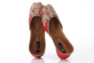 

Coral Haze Red Handcrafted Embroidered Punjabi Jutti Slip On For Women(Red