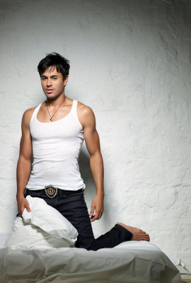 

Enrique Iglesias ON FINE ART PAPER HD QUALITY WALLPAPER POSTER Fine Art Print(19 inch X 13 inch, Rolled)