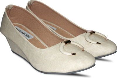 

Anand Archies Bellies For Women(Beige, Cream