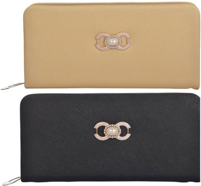 

g company Casual Beige, Black Clutch