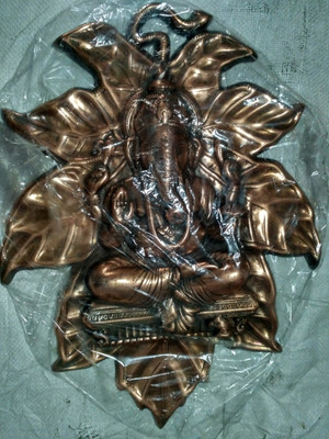 

MATERIALCRAFT KELA PATTA GANESH PLATE Decorative Showpiece - 46 cm(Aluminium, Brown)