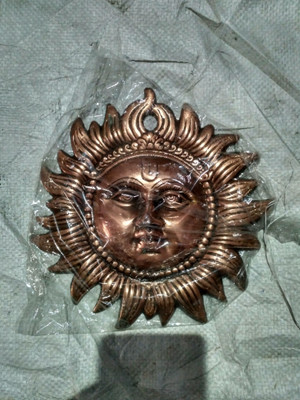 

MATERIALCRAFT SURYA FACE PLATE Decorative Showpiece - 19 cm(Aluminium, Brown)