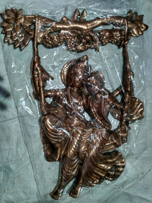 

MATERIALCRAFT JHULA RADHA KRISHNA PLATE Decorative Showpiece - 50 cm(Aluminium, Brown)