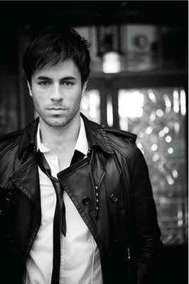 

Enrique Iglesias ON FINE ART PAPER HD QUALITY WALLPAPER POSTER Fine Art Print(19 inch X 13 inch, Rolled)