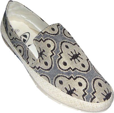 

GS Footwear Slip On Sneakers For Men(Grey, White, Gray