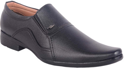 

VOOCHIE Slip On For Men(Black