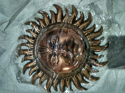 

MATERIALCRAFT SURYA FACE PLATE Decorative Showpiece - 23.5 cm(Aluminium, Brown)