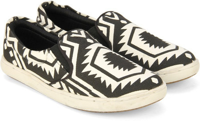 

Miss CL By Carlton London Casuals For Women(Black, Blk/wht