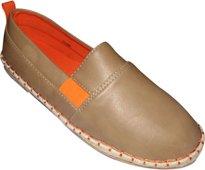 

GS Footwear Slip On Sneakers For Men(Beige, Orange