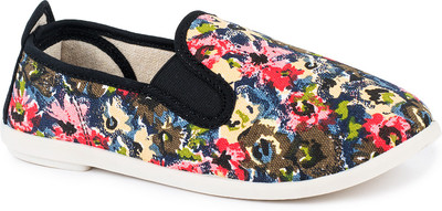 

Scentra Slip On Sneakers For Women(Multicolor, Multi colour