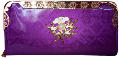 

model Party Purple Clutch