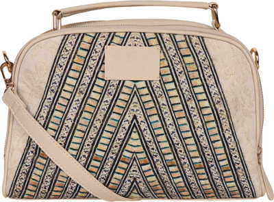 

Vickiana quest Hand-held Bag(Beige)