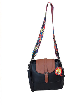 

mariQuita Sling Bag(Black, Tan)