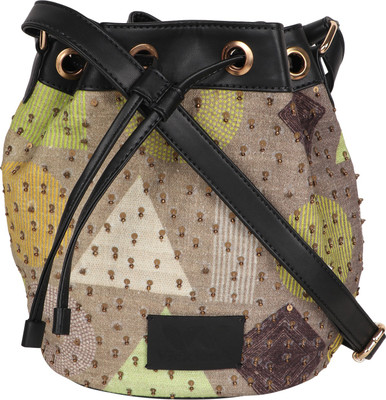 

Vickiana quest Messenger Bag(Black)