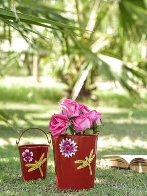 Aasra Handpainted Planter with Bee & Flower Metal Patch Plant Container Set(Pack of 3, Metal)