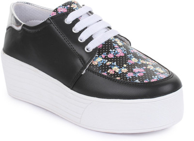 

Vilax Fashionable Sneakers Sneakers For Women(Black, White