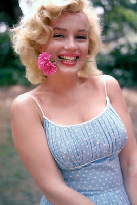 

Wall Poster Marilyn Monroe Paper Print(12 inch X 18 inch, Rolled)