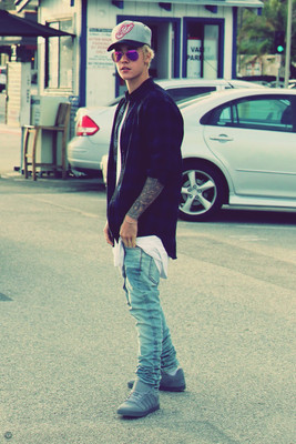 

Akhuratha Justin Beiber Fine Quality Wall Poster Paper Print(18 inch X 12 inch, Rolled)
