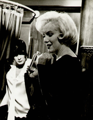 

Wall Poster Marilyn Monoroe Paper Print(12 inch X 18 inch, Rolled)