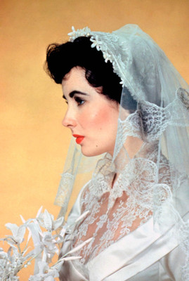 

Wall Poster Elizabeth Taylor Paper Print(12 inch X 18 inch, Rolled)