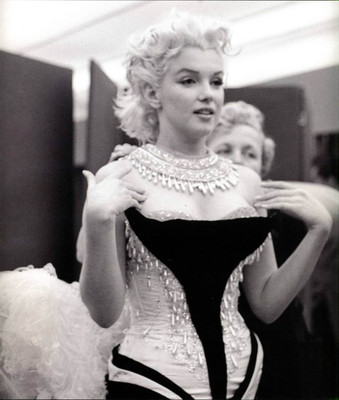 

Aabhaas Wall Poster Marilyn Monroe Paper Print(12 inch X 18 inch, Rolled)