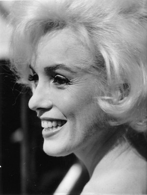 

Akhuratha Designs Wall Poster Marilyn Monoroe Paper Print(12 inch X 18 inch, Rolled)