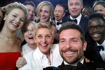 

Aabhaas Wall Poster Oscar Selfie Paper Print(12 inch X 18 inch, Rolled)