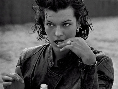 

Wall Poster Milla Jovovich Paper Print(12 inch X 18 inch, Rolled)