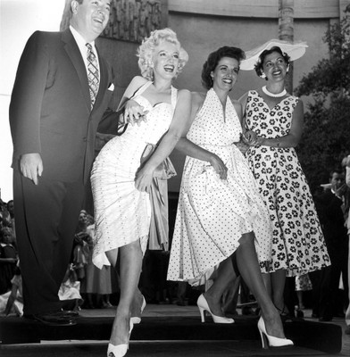 

Wall Poster Marilyn Monoroe Paper Print(12 inch X 18 inch, Rolled)