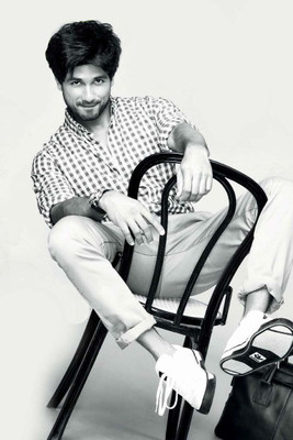 

Wall Poster Shahid Kapoor Bollywood Actor Paper Print(12 inch X 18 inch, Rolled)