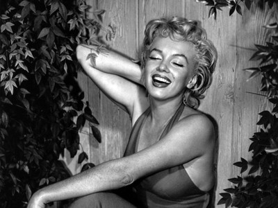 

Akhuratha Designs Wall Poster Marilyn Monroe Paper Print(12 inch X 18 inch, Rolled)