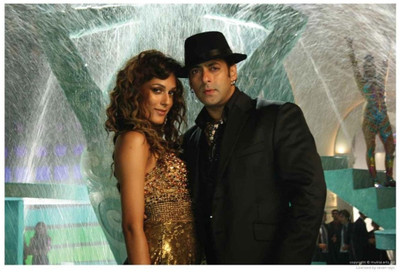 

Aabhaas Wall Poster Salman Khan in Black Hat - Yuvvraaj Paper Print(12 inch X 18 inch, Rolled)