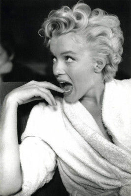 

Aabhaas Wall Poster Marilyn Monoroe Paper Print(12 inch X 18 inch, Rolled)