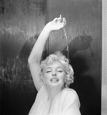 

Aabhaas Wall Poster Marilyn Monoroe Paper Print(12 inch X 18 inch, Rolled)