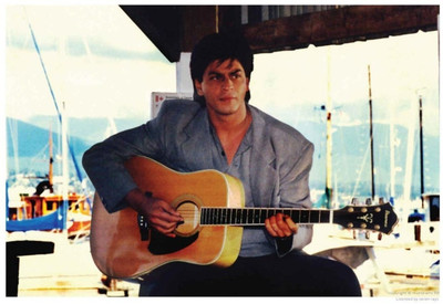 

Aabhaas Wall Poster Shahrukh Khan Playing Guitar in Pardes - Paper Print(12 inch X 18 inch, Rolled)