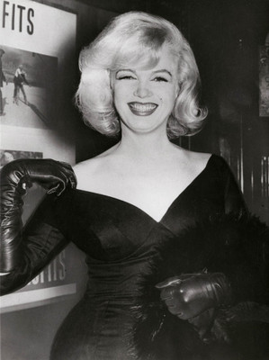 

Wall Poster Marilyn Monoroe Paper Print(12 inch X 18 inch, Rolled)