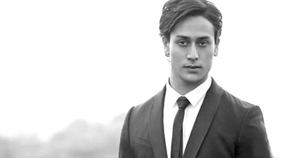 

Wall Poster Tiger Shroff Paper Print(12 inch X 18 inch, Rolled)