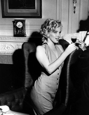 

Aabhaas Wall Poster Marilyn Monoroe Paper Print(12 inch X 18 inch, Rolled)
