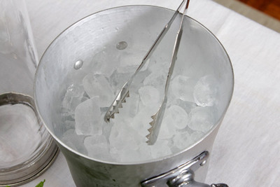 

Blue Birds premium quality Stainless Steel Double Walled Ice Bucket With Tong, 2 Litres Stainless Steel Ice Bucket(Silver 2 L)