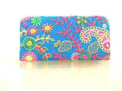 

Fashion Discovery Party Blue Clutch