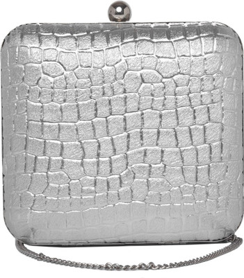 

Rysha Casual Silver Clutch