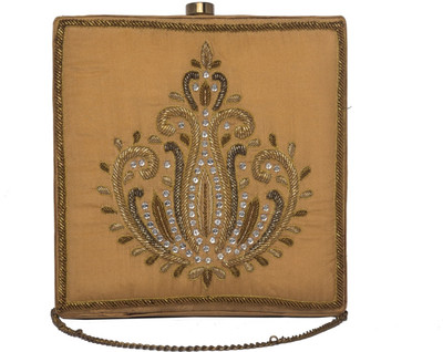 

Rysha Casual Beige Clutch