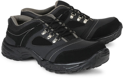 

Kacey Sneakers Sneakers For Men(Black, Black