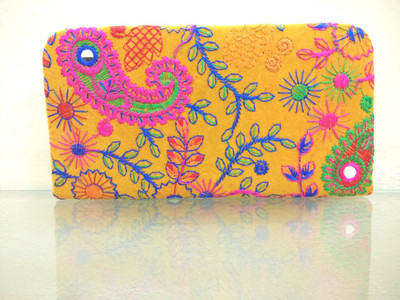 

Fashion Discovery Party Yellow Clutch
